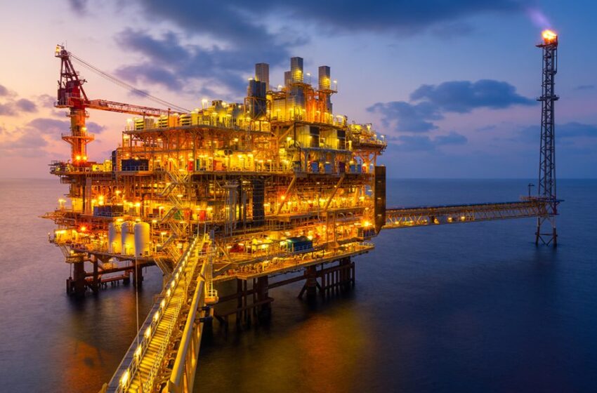 Petróleo negoceia em alta com expectativa nos EUA