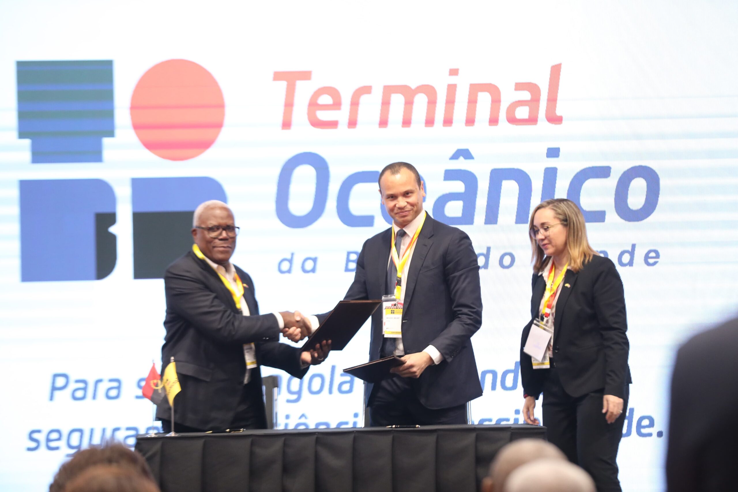  Sonangol e parceiros assinam acordos para operacionalização do Terminal Oceânico 