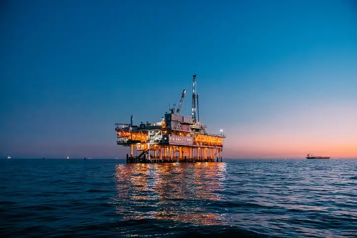  Barril de petróleo cai após aumento nas reservas dos EUA
