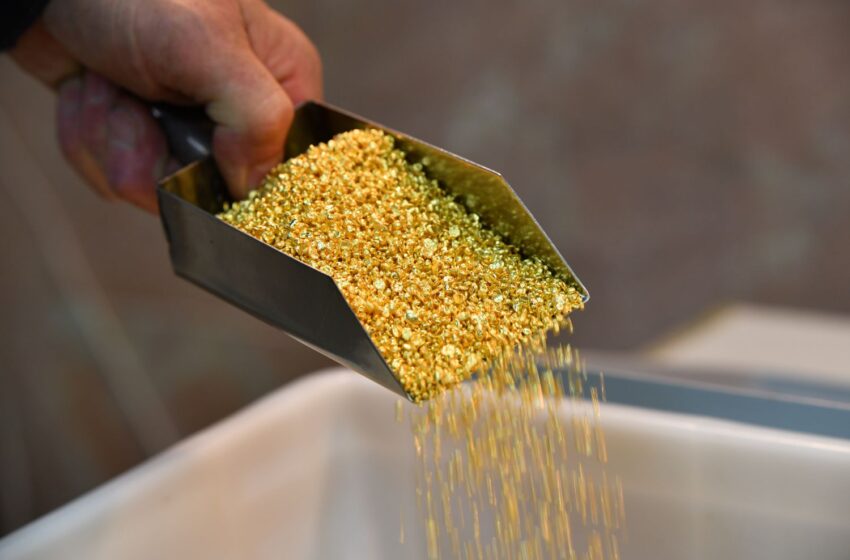  Ouro sobe impulsionado por incertezas comerciais e económicas