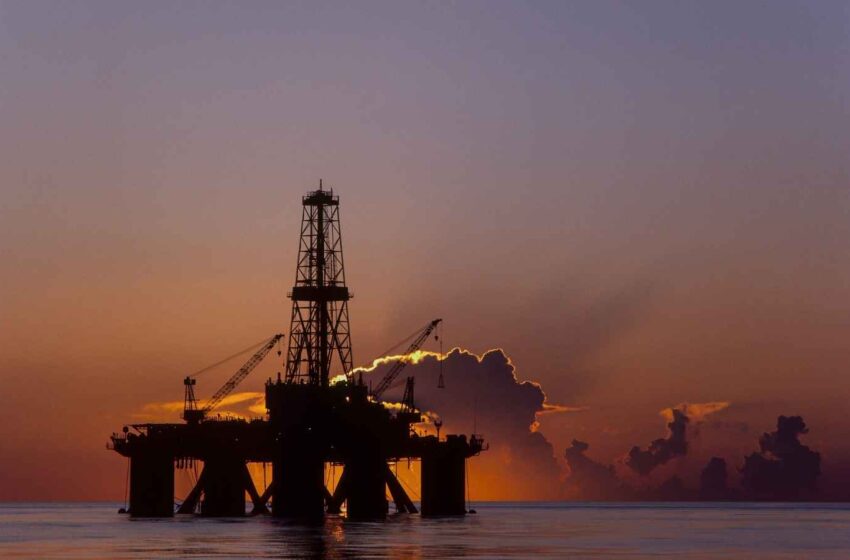  Petróleo sobe apesar de revisão no crescimento dos EUA