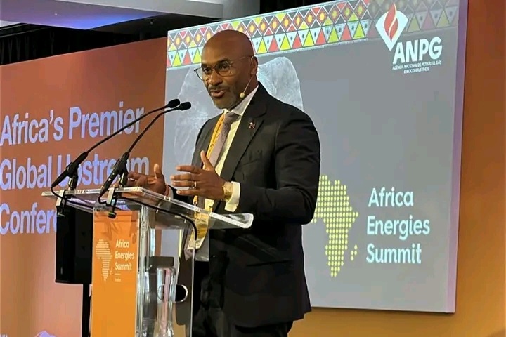  Angola apresenta oportunidades no sector petrolífero em cimeira energética em Londres