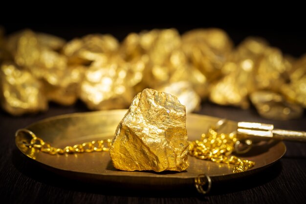  Ouro recua com expectativa de negociações entre Ucrânia e Rússia 