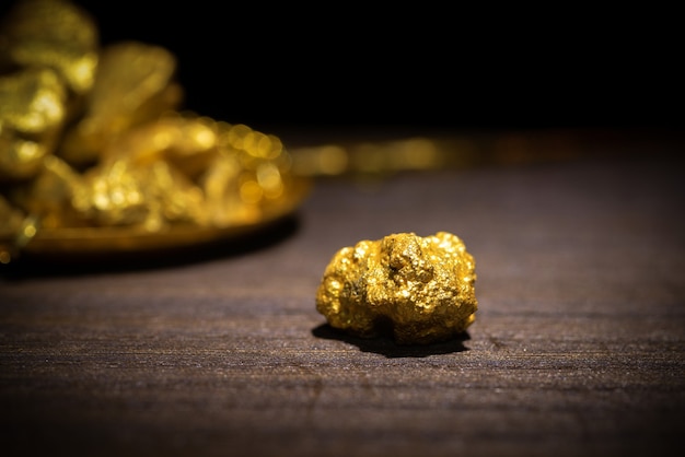  Ouro recua com investidores à espera de dados sobre emprego nos EUA