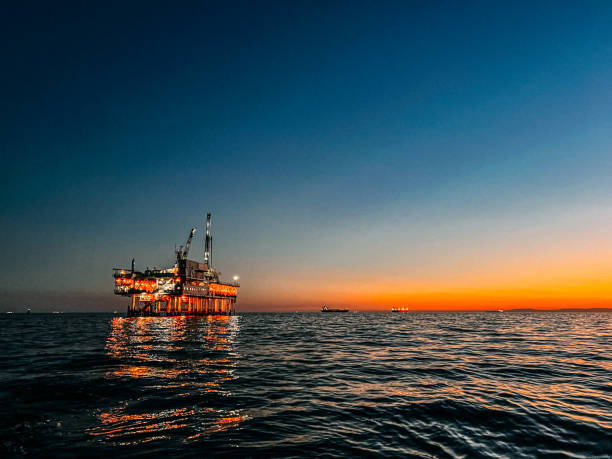  Preço do petróleo mantém tendência de alta com foco em sanções e tensões geopolíticas