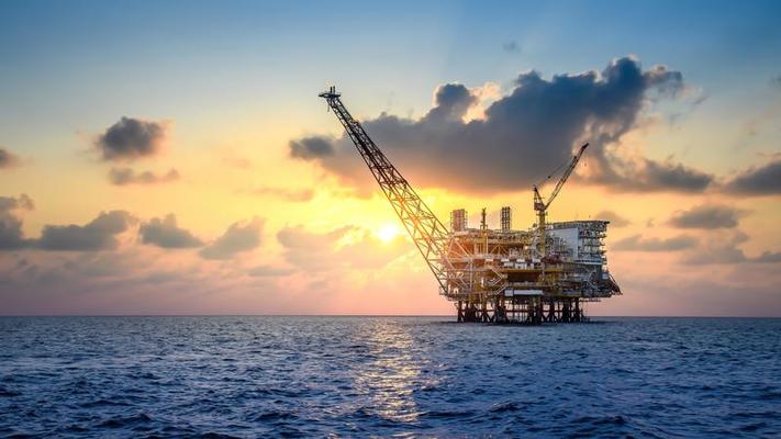  Petróleo sobe com tensões no Médio Oriente e expectativa sobre reservas dos EUA