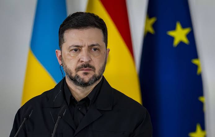  Zelensky reúne-se com Trump antes do fim do ano. Negociações de paz prosseguem e a guerra também