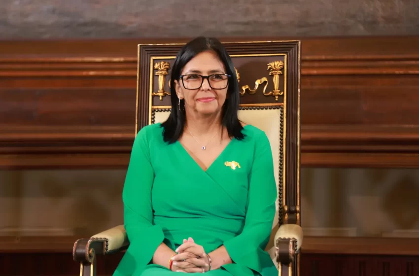  Delcy Rodríguez tenta acelerar contactos com EUA através de enviados com vistos de turista