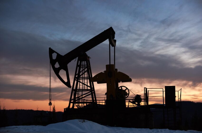  Petróleo sobe impulsionado por tempestade nos EUA e tensões entre Washington e Teerão