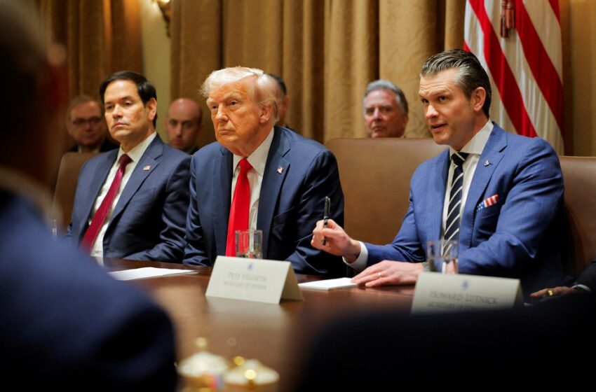  Aliados do Golfo pressionam Trump a intensificar guerra contra o Irão