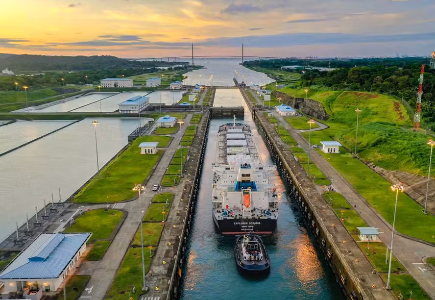  Empresas pagam até 4 milhões de dólares para atravessar Canal do Panamá devido a tensões no Estreito de Ormuz