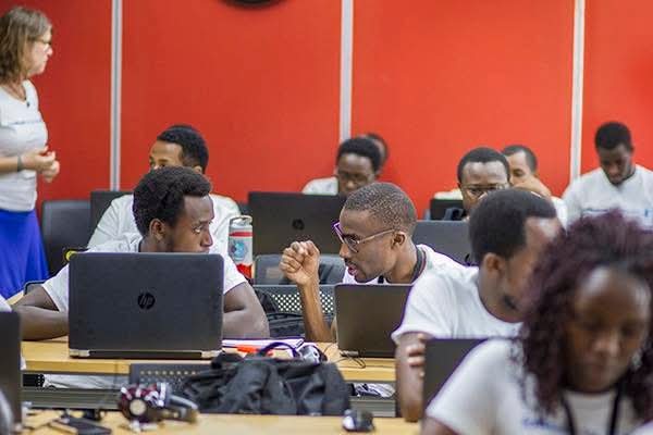  Angola lança concurso para startups espaciais com prémio de aceleração em França