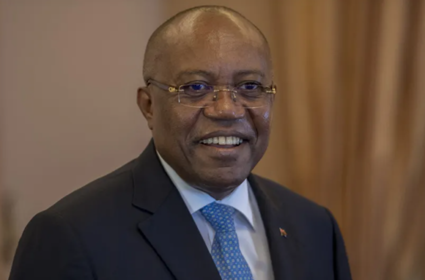  Angola presta homenagem a Manuel Domingos Augusto, antigo ministro das Relações Exteriores