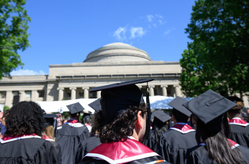  China avança, Ocidente recua no ranking das melhores universidades