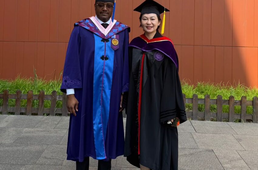  Osvaldo Lemos Macaia recebe diploma da Tsinghua e da INSEAD após concluir Mestrado em Gestão e Administração de Empresas