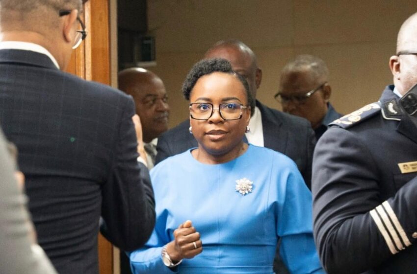  Ministra das Finanças garante independência orçamental para tribunais de Angola