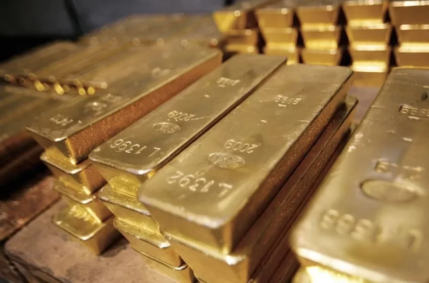  Ouro recua com fortalecimento do dólar e expectativa por medidas da China