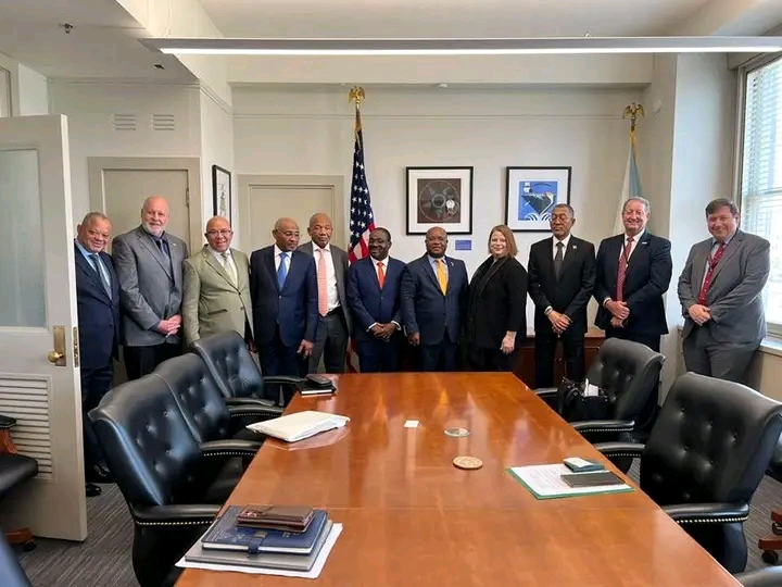  Estado angolano reforça parceria com o USGS em minerais estratégicos