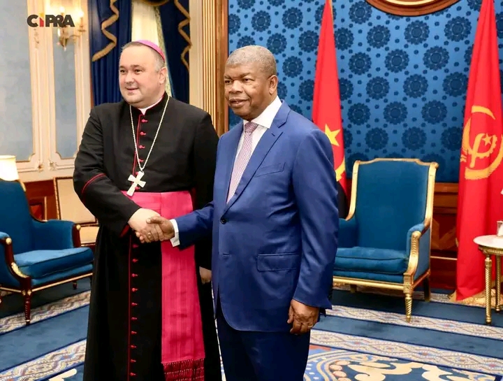  Presidente João Lourenço recebe Núncio Apostólico da Santa Sé em audiência