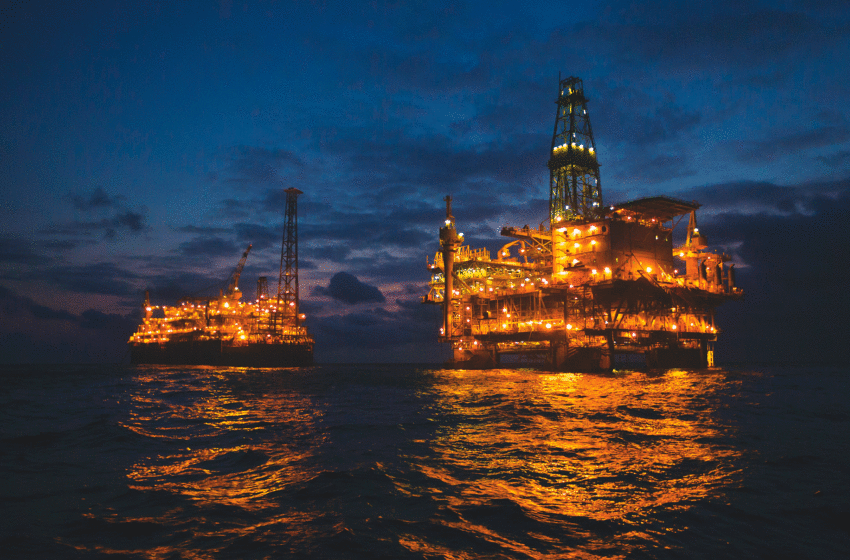  Petróleo sobe com decisão da OPEP+ de manter aumento controlado da produção