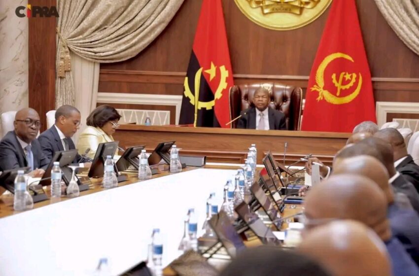  Conselho de Ministros avalia segurança pública após actos de vandalismo em Luanda