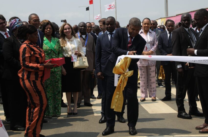  PR inaugura refinaria com capacidade para 60 mil barris diários