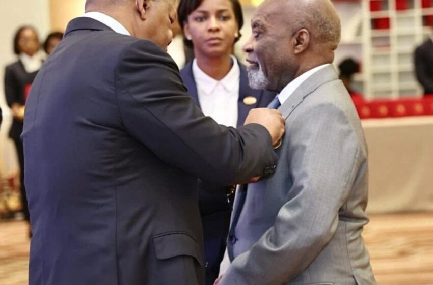  Pedro da Cunha Neto condecorado nos 50 anos da Independência