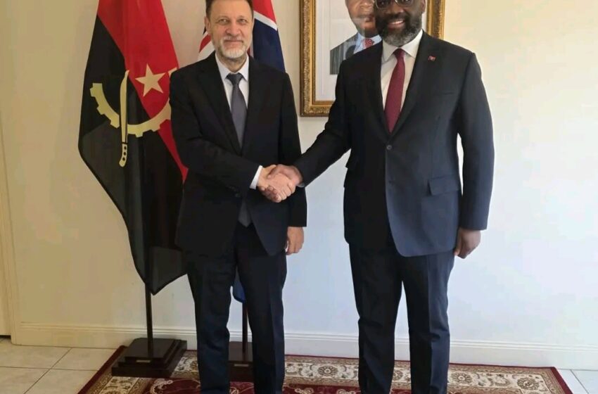  Embaixador Luvualu de Carvalho recebe homólogo russo na Austrália