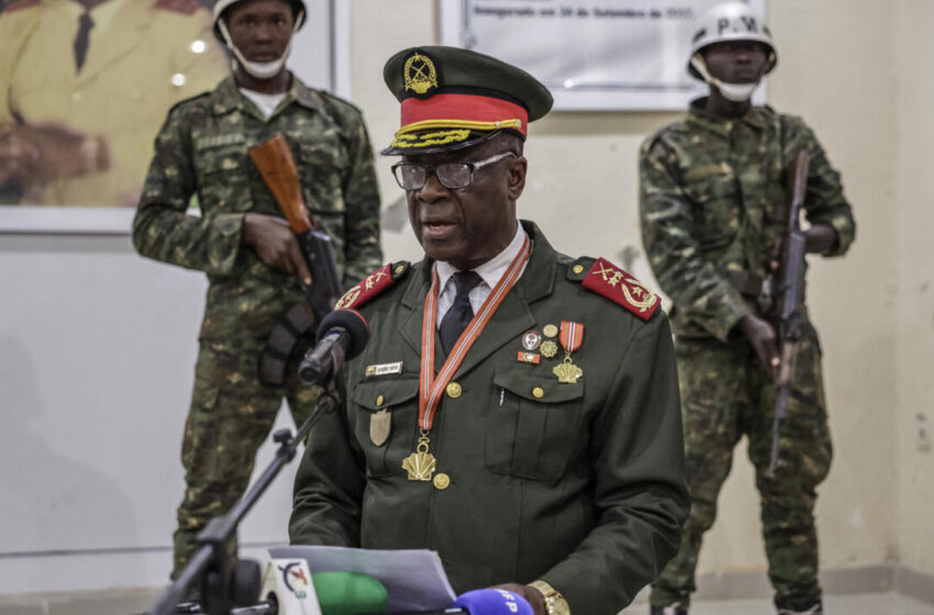  Golpe militar na Guiné-Bissau. Horta Inta-A é presidente de transição