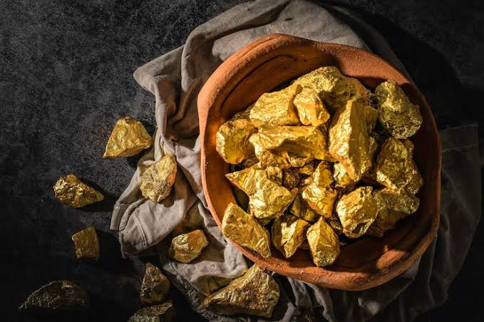  Ouro volta a negociar acima dos 4 mil dólares por onça