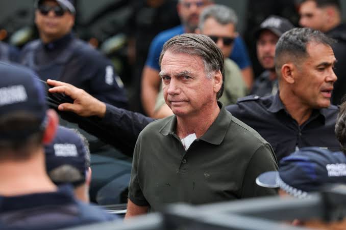  Jair Bolsonaro preso preventivamente para prevenir “risco real” de fuga 