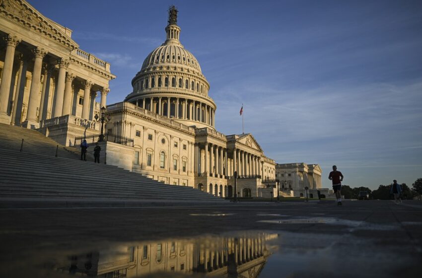 Fim do bloqueio de 40 dias que deixou 650 mil funcionários públicos com salários em atraso