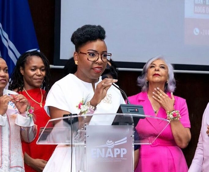  Vera Daves de Sousa integra obra sobre 50 anos de Independência de Angola