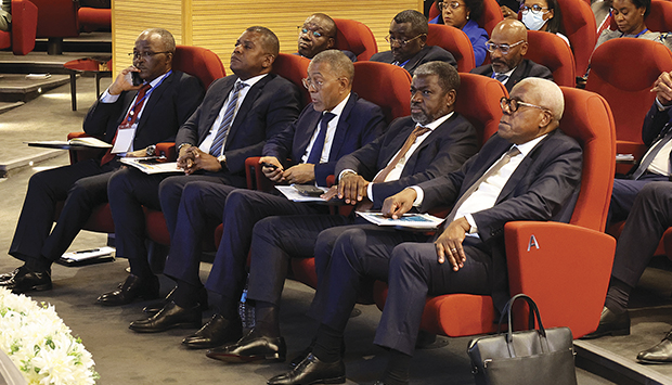  Debate dos projectos estruturantes em recursos minerais, petróleo e gás traz a Luanda funcionários seniores das 21 províncias 