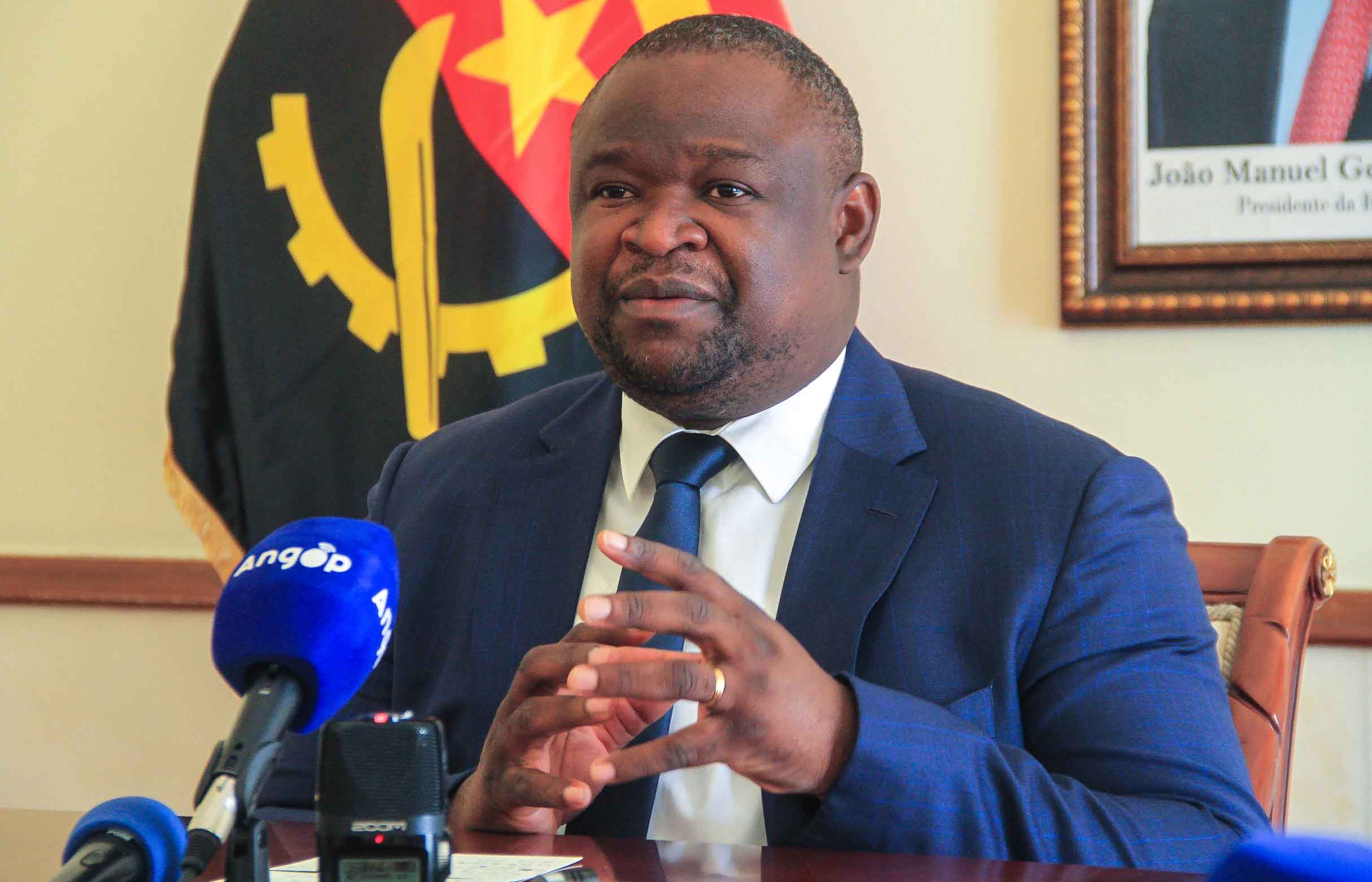  Angola começa a emitir passaporte electrónico a partir desta terça-feira