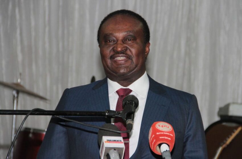  Fernando da Piedade Dias dos Santos sepultado no Alto das Cruzes sob forte comoção nacional