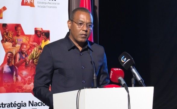  Massano defende aceleração da inclusão financeira na abertura de fórum da ENIF