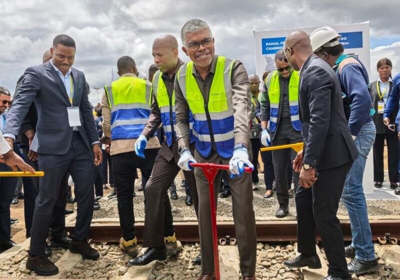  Lançada a primeira pedra do ramal ferroviário Luena–Saurimo