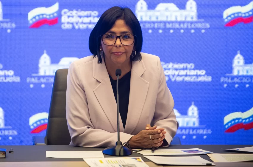  Delcy Rodríguez toma posse como presidente interina da Venezuela com mandato renovável de 90 dias