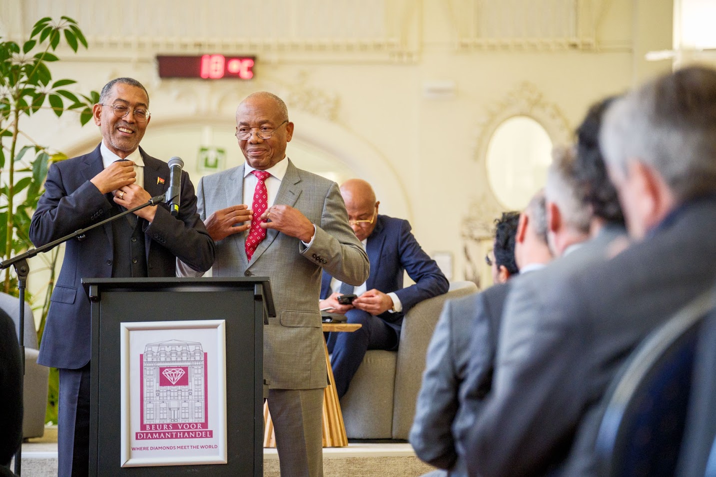  Angola e AWDC discutem reforço da presença angolana na cadeia de valor dos diamantes