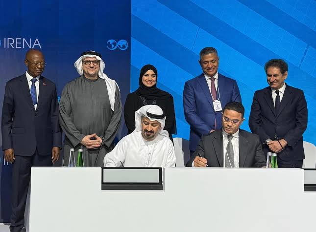  Masdar assina contrato de compra de energia para central solar de 150 MW no sul de Angola