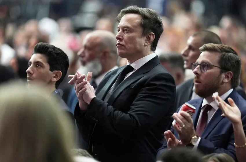  Os 12 multimilionários do mundo têm o mesmo dinheiro do que quatro mil milhões de pessoas