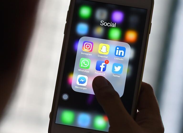  Algoritmos, lucro e emoções amplificam desinformação nas redes sociais