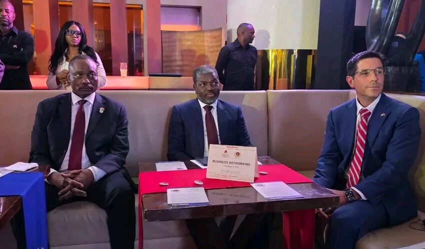  Governo destaca oportunidades de investimento no sector petrolífero