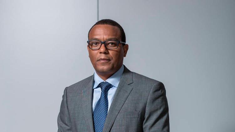  Angola capta 2,5 mil milhões de dólares em Eurobonds com taxas históricas