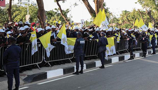  Milhares de pessoas na Igreja de Fátima para receber bênção na despedida de Luanda