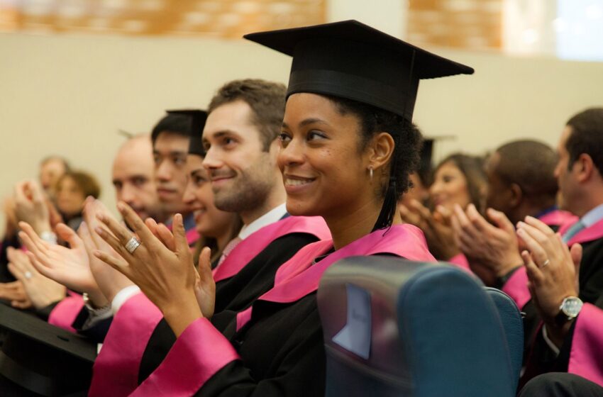  As melhores escolas de negócios do mundo em 2026: Bocconi lidera nos programas a customizados, LBS nos abertos