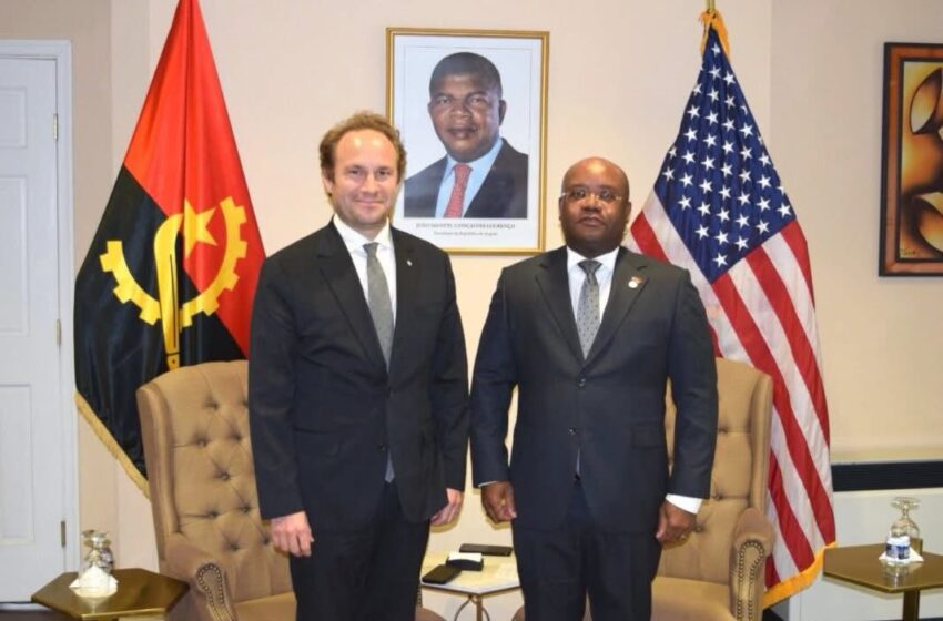  Embaixador de Angola em Washington reúne com De Beers para reforçar cooperação no sector diamantífero