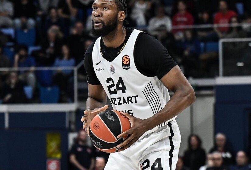  Bruno Fernando assina pelo Anadolu Efes, de Istambul
