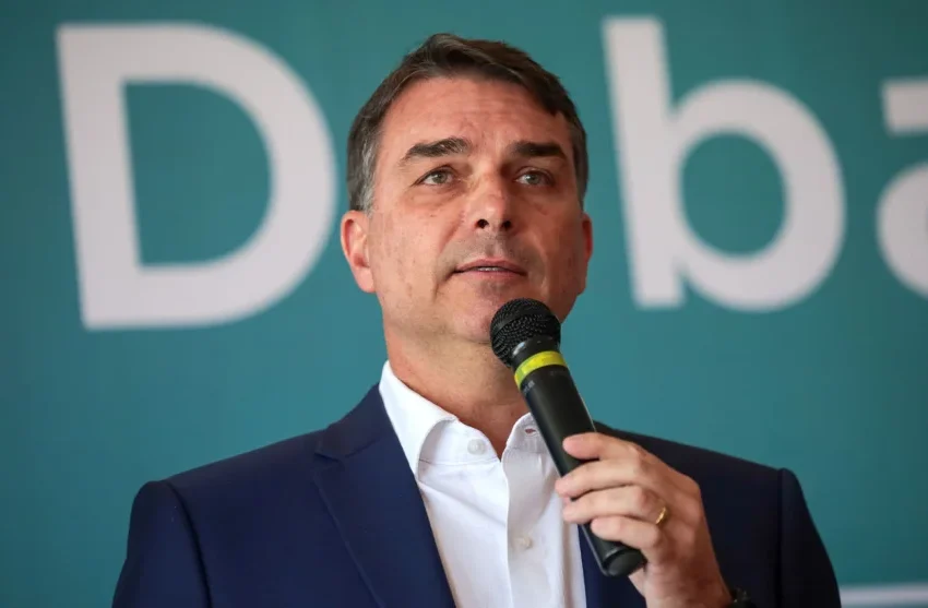  PL oficializa Flávio Bolsonaro candidato à Presidência do Brasil e reúne direita em São Paulo